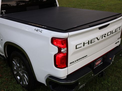 Used 2022 Chevrolet Silverado 1500 LTZ w/ LTZ Premium Package image 7