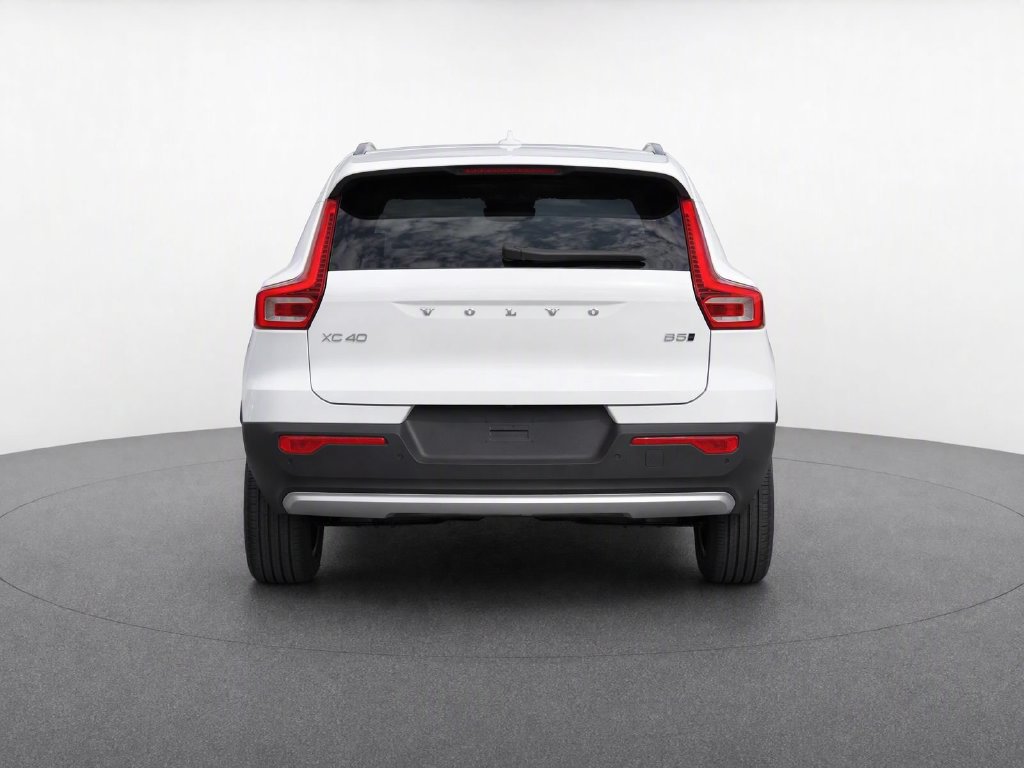 Used 2025 Volvo XC40 B5 Plus AWD/4WD image 5