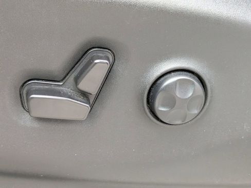 Used 2023 Chrysler Pacifica Touring-L image 20