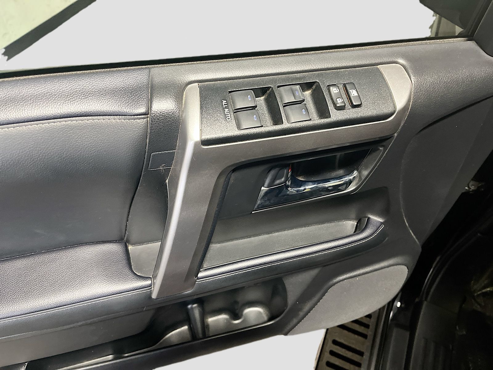 Used 2024 Toyota 4Runner SR5 Premium w/ Moonroof Package AWD/4WD image 18