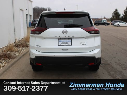 Used 2024 Nissan Rogue S image 5
