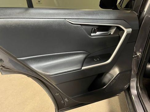 Used 2019 Toyota RAV4 XLE w/ Convenience Package FWD image 16