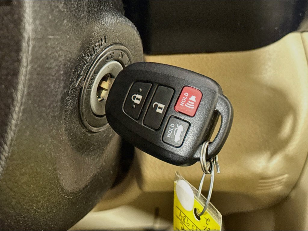 Used 2015 Toyota Camry XLE FWD image 19