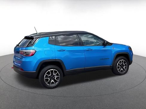 Used 2025 Jeep Compass Trailhawk AWD/4WD image 9