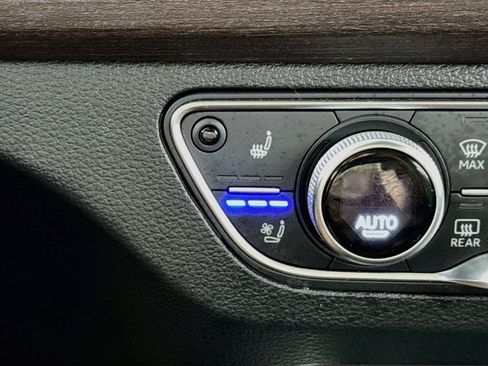 Used 2023 Audi Q5 2.0T Prestige w/ Prestige Package image 5