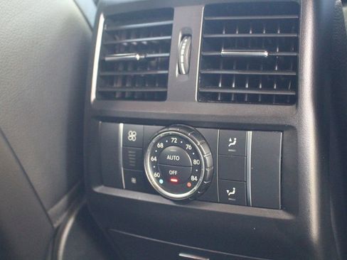 Used 2015 Mercedes-Benz GL 550 4MATIC image 18