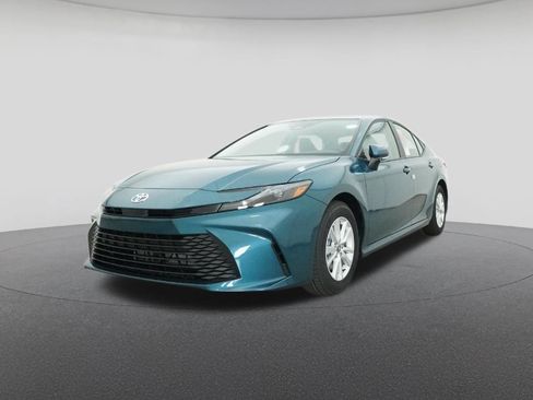 New 2026 Toyota Camry LE FWD image 32