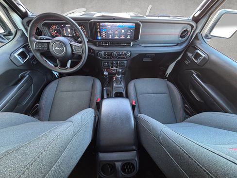 Used 2024 Jeep Wrangler Rubicon image 24