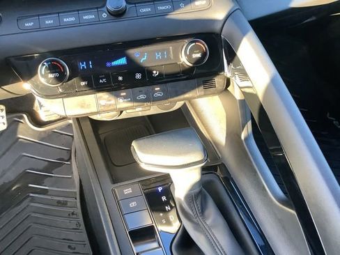 Certified 2025 Hyundai Elantra SEL image 30