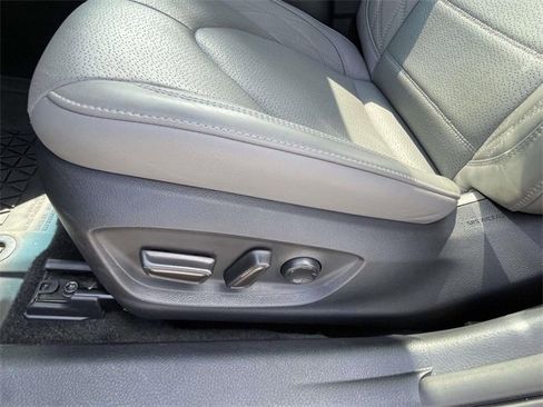 Used 2020 Toyota Avalon Limited image 15