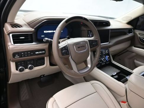 Used 2024 GMC Yukon Denali w/ Advanced Technology Package AWD/4WD image 9