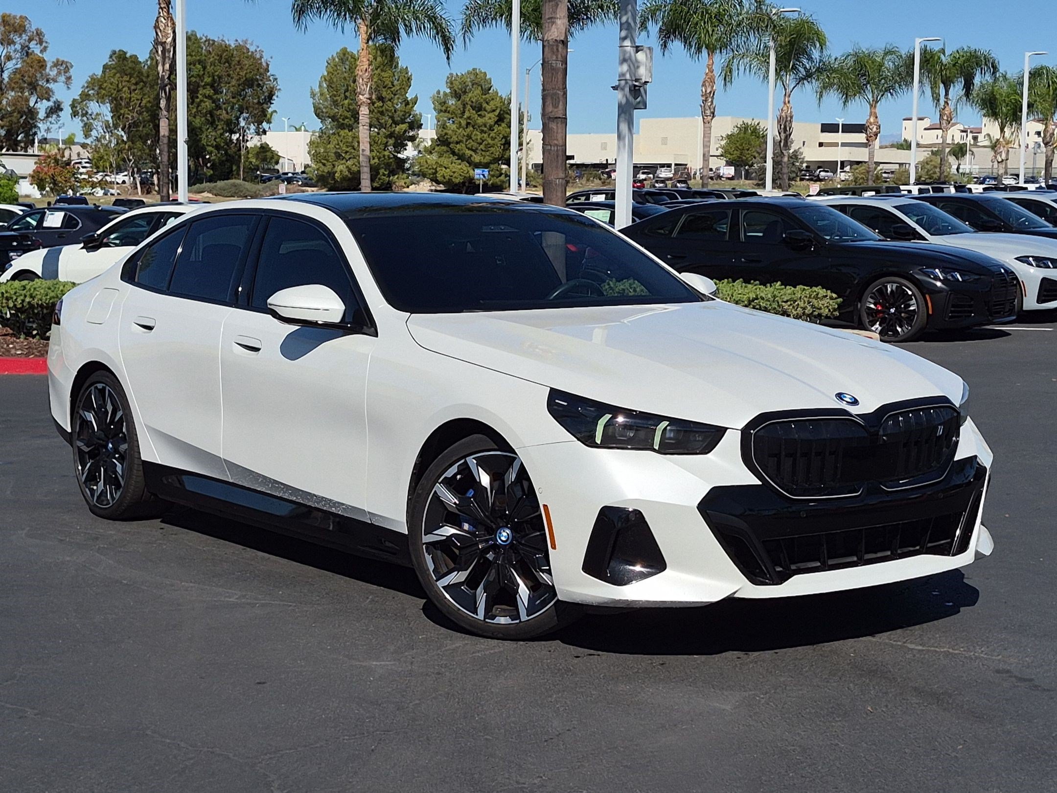 Used 2024 BMW i5 eDrive40i w/ Executive Package RWD image 2