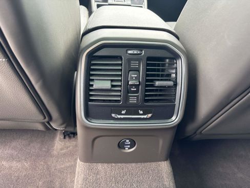 Used 2022 Porsche Macan image 11