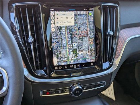 Used 2023 Volvo V60 B5 Cross Country Plus image 6