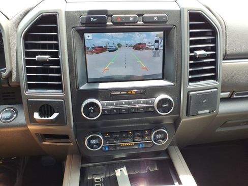 Used 2019 Ford Expedition XLT w/ Equipment Group 202A RWD image 13