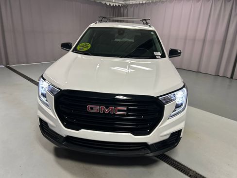 Used 2023 GMC Terrain SLE w/ Driver Convenience Package FWD image 2