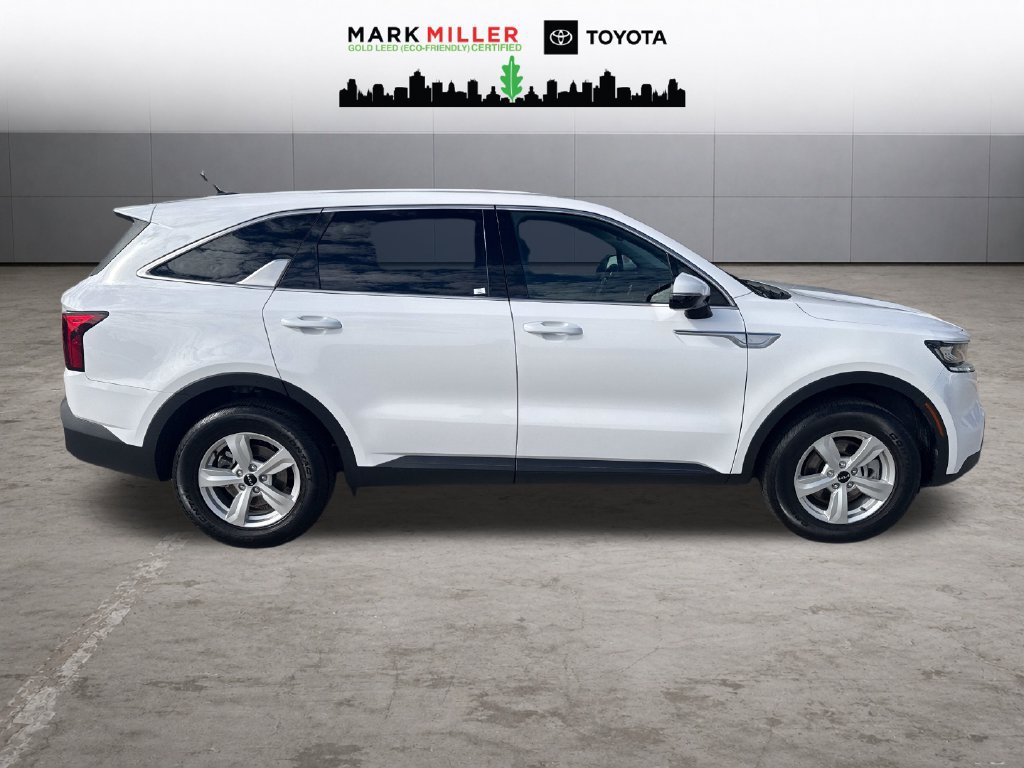 Used 2023 Kia Sorento LX AWD/4WD image 7