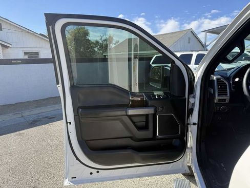 Used 2016 Ford F150 Platinum w/ Equipment Group 701A Luxury image 9