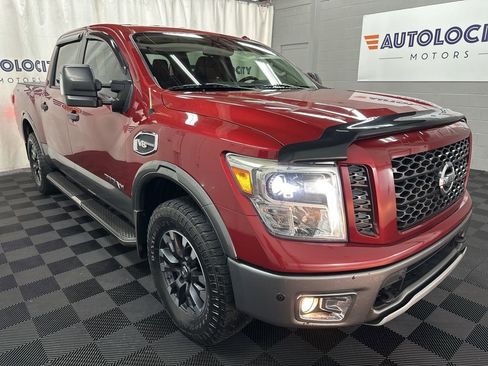 Used 2017 Nissan Titan PRO-4X w/ Pro-4x Convenience Package AWD/4WD image 2