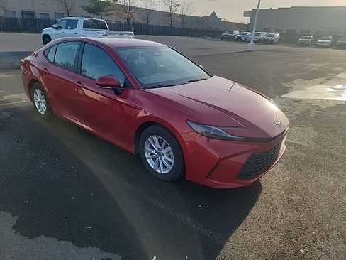 Used 2025 Toyota Camry LE image 12