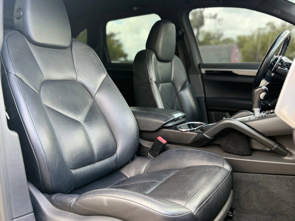 Used 2016 Porsche Cayenne AWD/4WD image 18