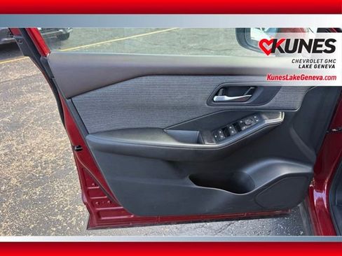 Used 2023 Nissan Rogue SV FWD image 11