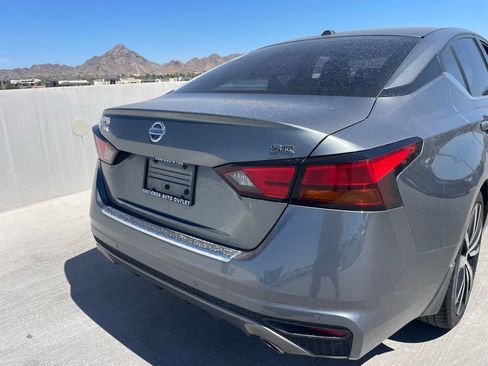 Used 2020 Nissan Altima 2.5 SR w/ Premium Package image 4