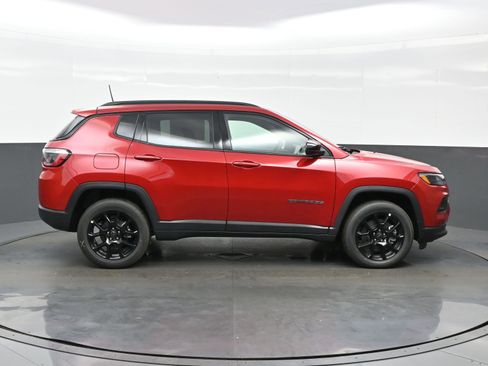 New 2026 Jeep Compass Latitude image 7