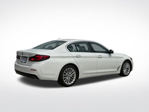 Used 2022 BMW 530i xDrive w/ Convenience Package AWD/4WD image 3