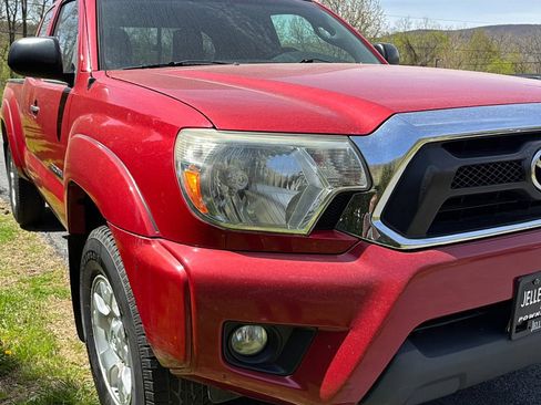 Used 2015 Toyota Tacoma 4x4 Access Cab V6 w/ SR5 Package image 5