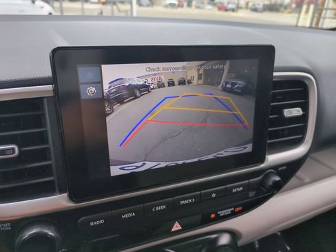 Used 2025 Hyundai Venue SEL FWD image 17