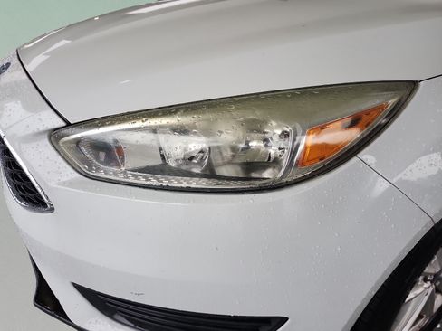 Used 2015 Ford Focus SE w/ Reverse Sensing Package FWD image 29