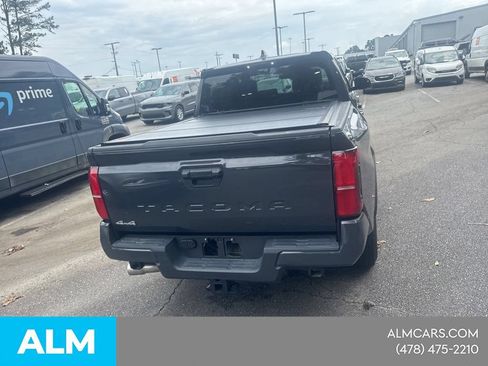 Used 2025 Toyota Tacoma SR5 AWD/4WD image 12
