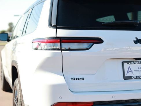 New 2025 Jeep Grand Cherokee L Limited image 9