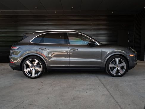 Certified 2024 Porsche Cayenne AWD/4WD image 8