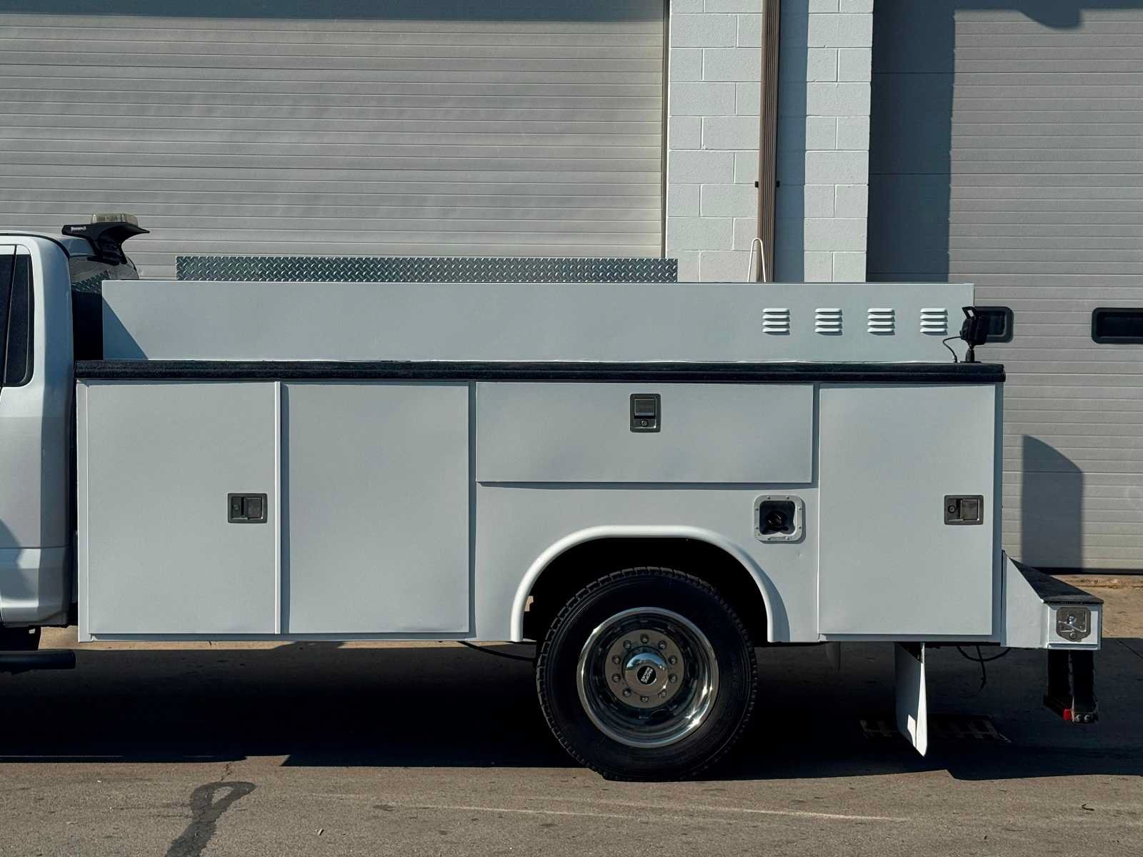 Used 2019 Ford F550 4x4 Regular Cab Super Duty image 3