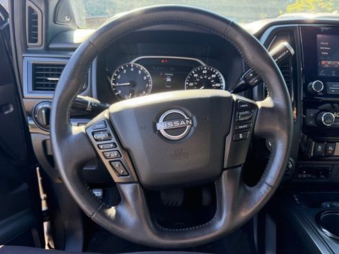Used 2023 Nissan Titan SV w/ SV Convenience Package AWD/4WD image 12
