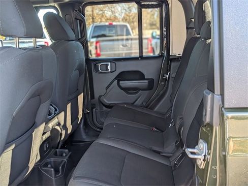 Used 2023 Jeep Gladiator Willys image 29