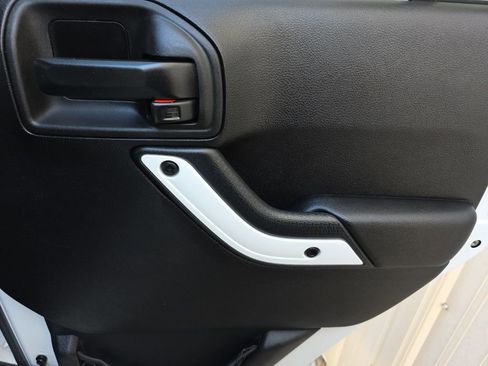 Used 2015 Jeep Wrangler Unlimited Sahara image 22