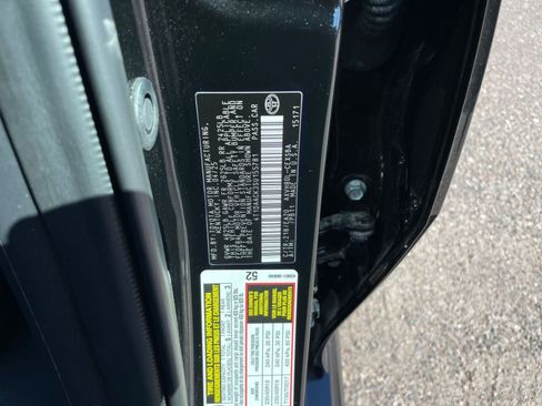 Used 2025 Toyota Camry SE image 28