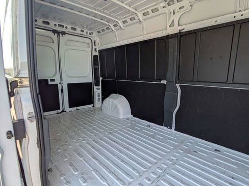 Used 2025 RAM ProMaster 2500 w/ Convenience Group image 12