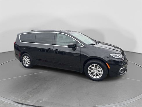 Used 2025 Chrysler Pacifica Select FWD image 6
