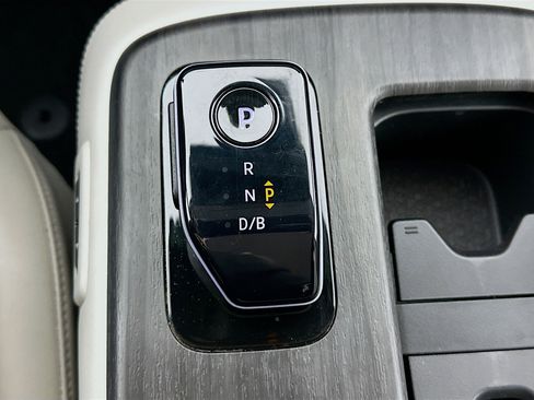 Used 2024 Nissan Ariya AWD image 25