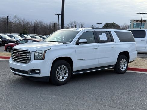 Used 2016 GMC Yukon XL SLE w/ Convenience Package image 3