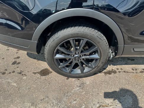 Used 2018 Ford Explorer XLT w/ Equipment Group 202A AWD/4WD image 11