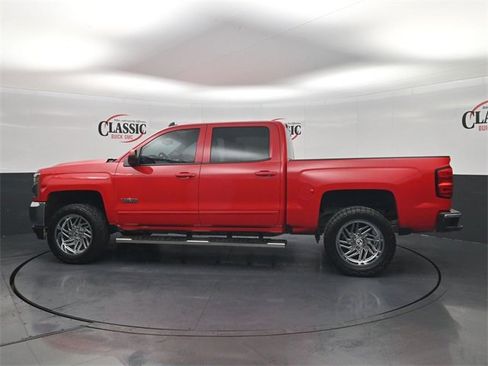 Used 2018 Chevrolet Silverado 1500 LT w/ Texas Edition image 2