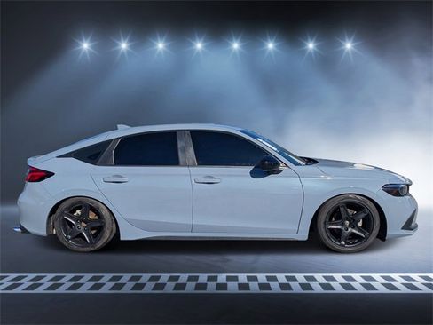 Used 2022 Honda Civic Sport image 2