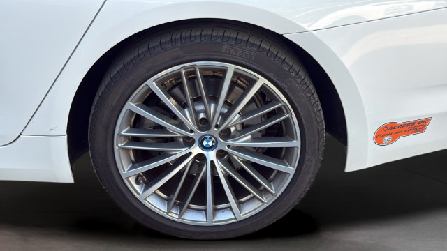 Used 2019 BMW 530e w/ Convenience Package RWD image 36