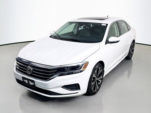 Used 2021 Volkswagen Passat 2.0T SE image 4