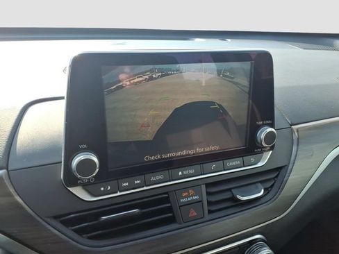 Used 2024 Nissan Altima 2.5 SV FWD image 23